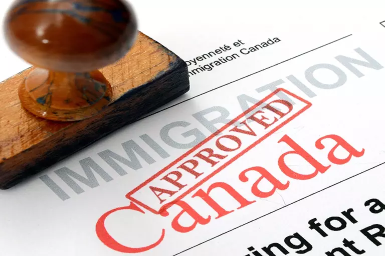الهجرة إلى كندا